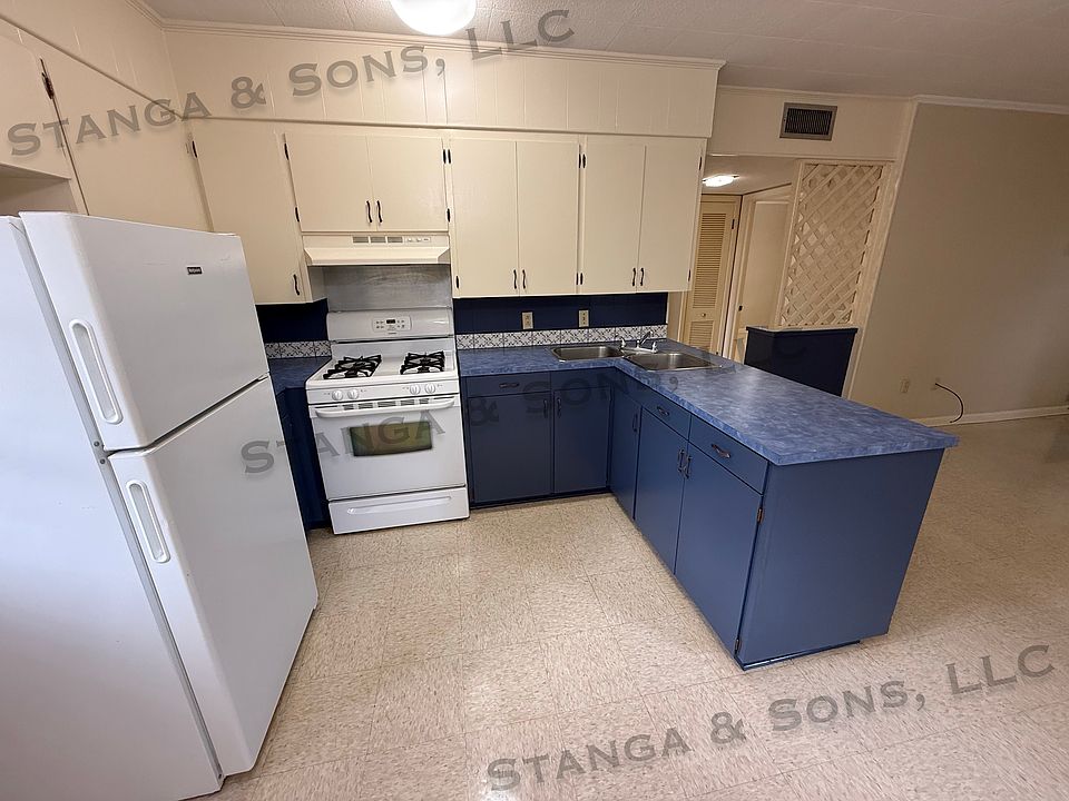 Kitchen angle 2