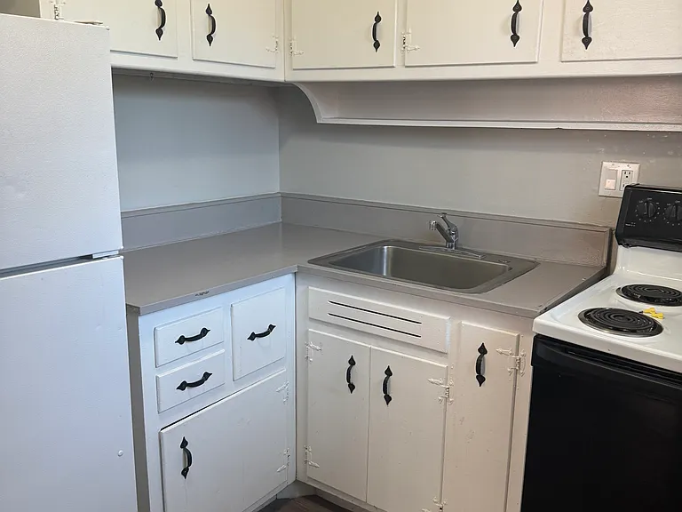 Garden Hill Apartments — Photo 40