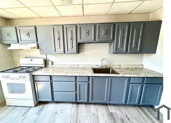 4 bed, $1,950 — Photo 4