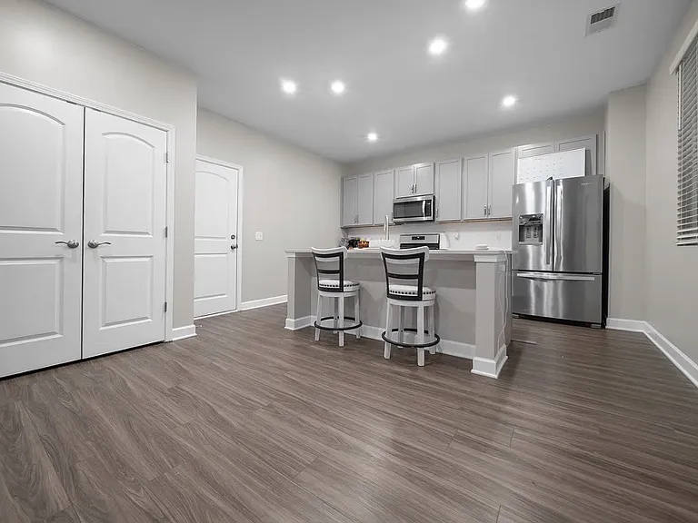 138 Millbrook Dr — Photo 3