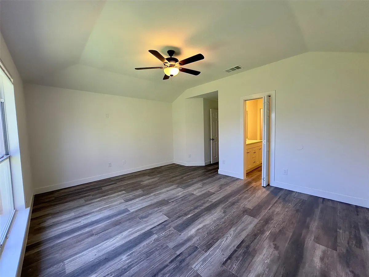 Building Photo - 757 Eagle Dr