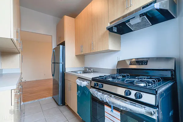 Rented by Hillel Realty Group | media 18