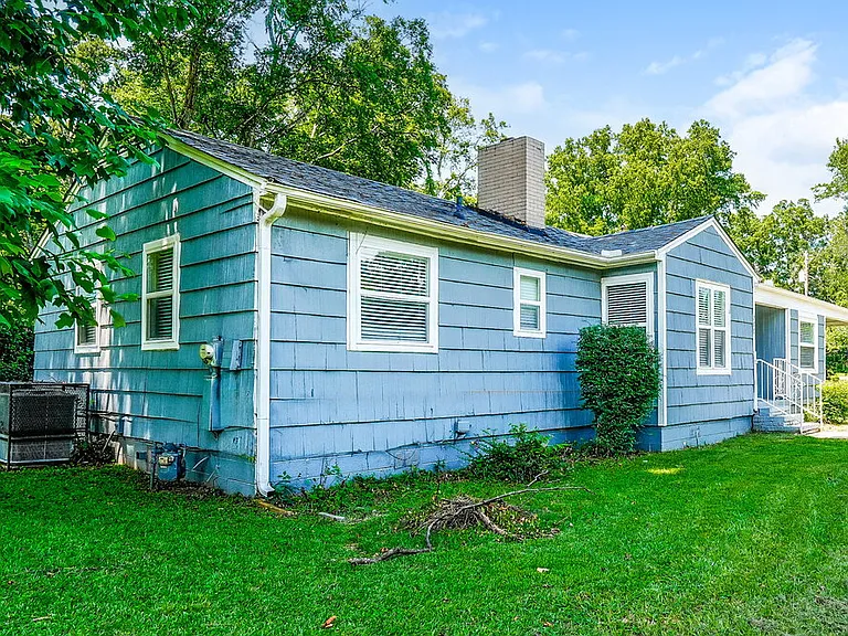 700 Robison Dr — Photo 3