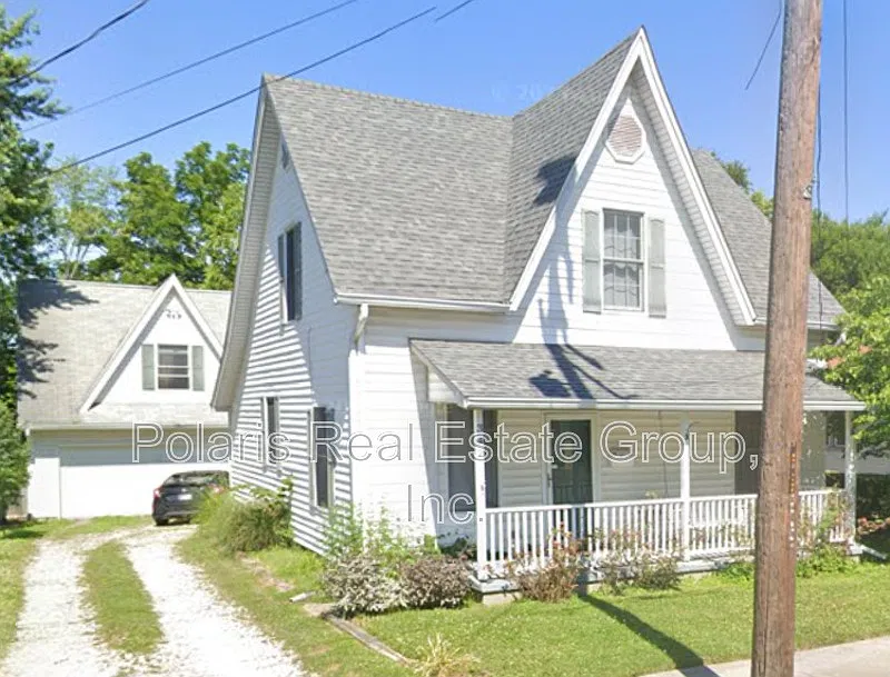 3 bed, 1.5 bath, 2600 sqft, $2,095 — Photo 2