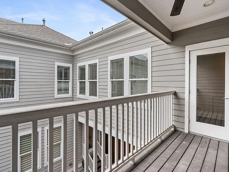 403 Columbia St — Photo 33