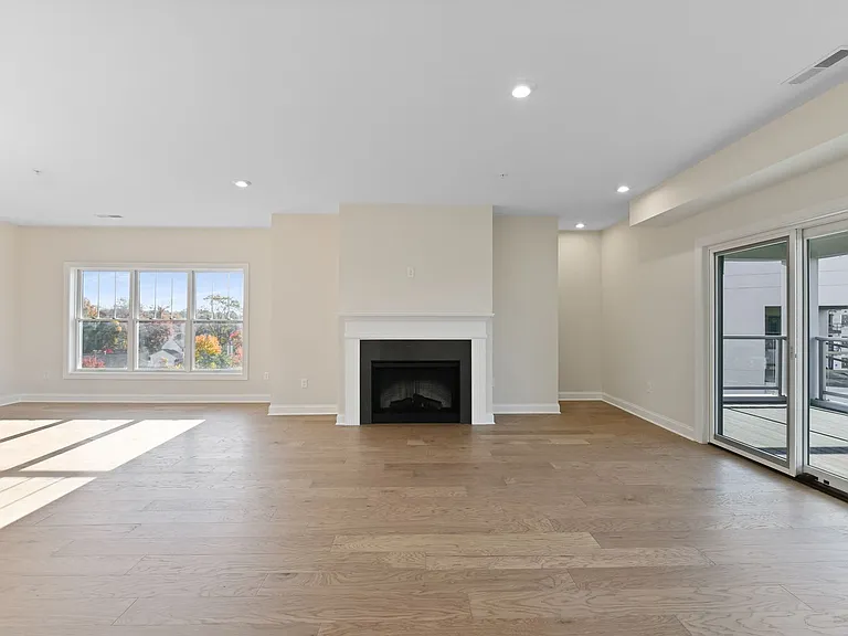 5233 Highpointe Lakes Dr #401 — Photo 31