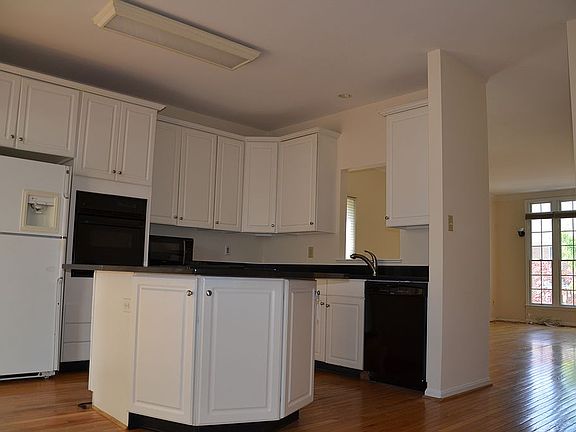 4th image of 3943 Kathryn Jean Ct