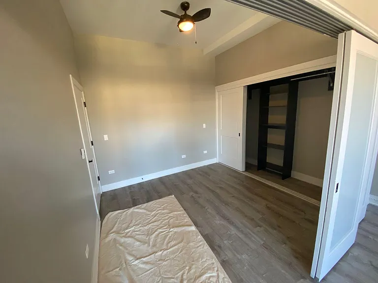 933 W Belle Plaine Ave #305 — Photo 14