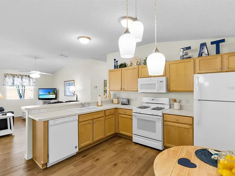 2111 Thornton Ter — Photo 3