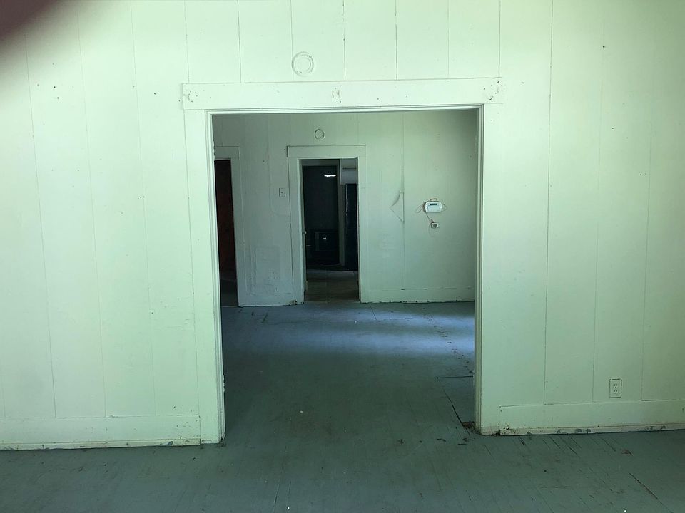 2nd image of 3306 Polk St