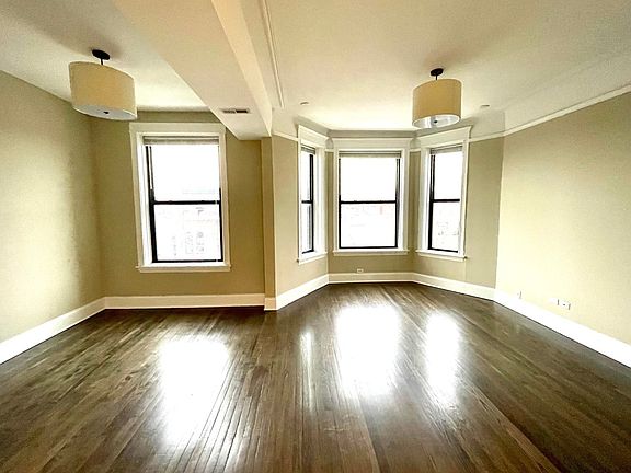 2nd image of 3823 N Lakewood Ave #3