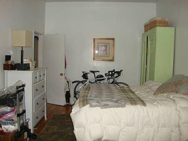 2nd image of 928 Amsterdam Ave APT 4