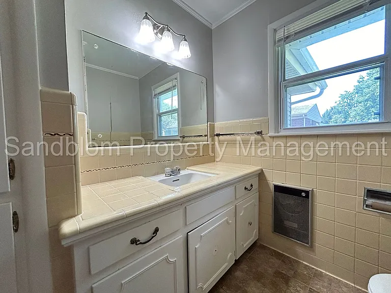 4520 E 21st Pl — Photo 16