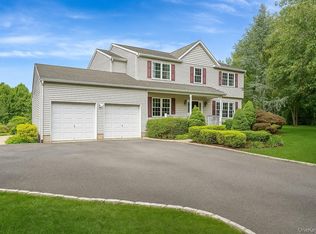 36 Vanderbilt Avenue, Saint James, NY 11780