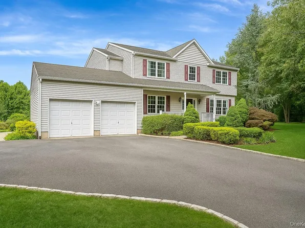 36 Vanderbilt Avenue, Saint James, NY 11780