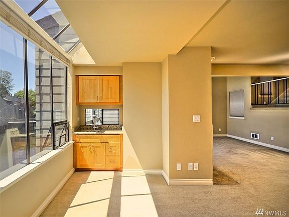 5th image of 4 Lake Bellevue Dr APT 207