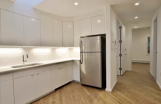 Rented by Park Property Advisors | media 9