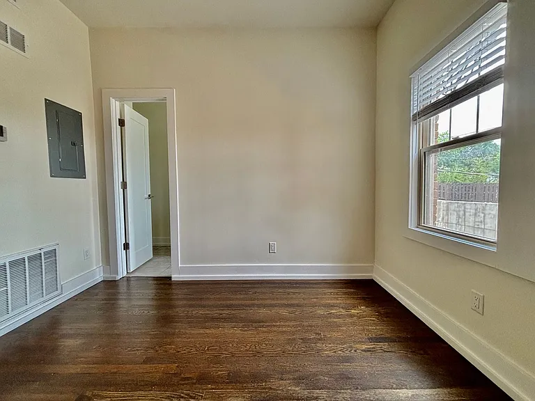 Roanoke Apartments — Photo 23