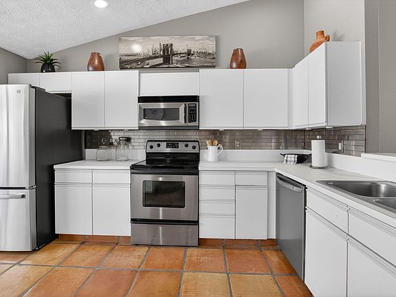 5th image of 22663 Meridiana Drive
