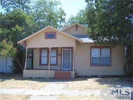1st image of 805 NW Main St