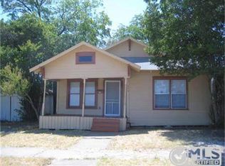 805 NW Main St, Ennis, TX 75119