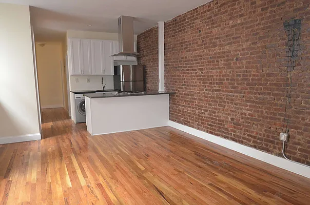 Rented by CITY SKYLINE REALTY INC | media 21