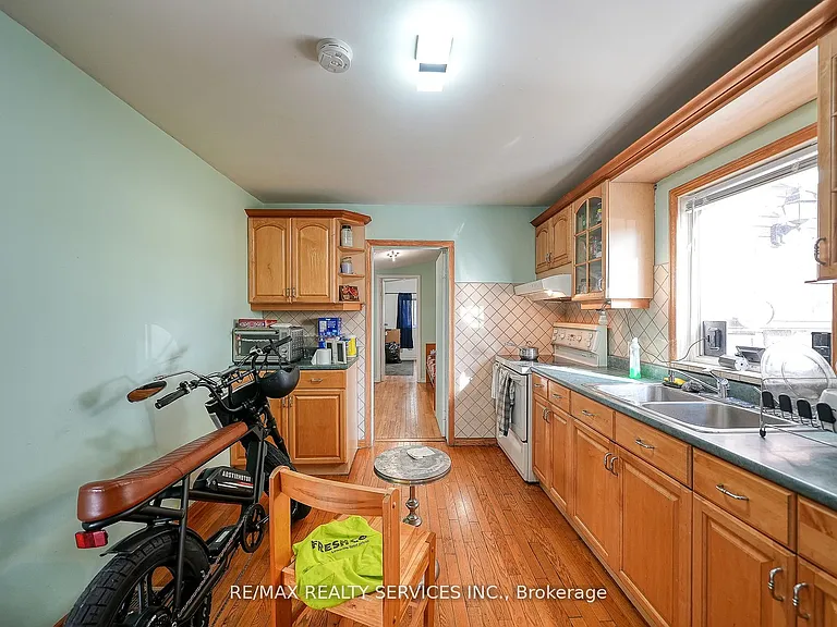 24 Norlan Ave — Photo 17