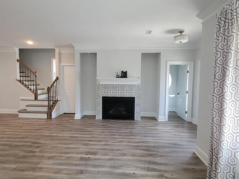 1252 Gloriosa St — Photo 9