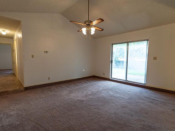 4th image of 408 Rolling Hills Dr