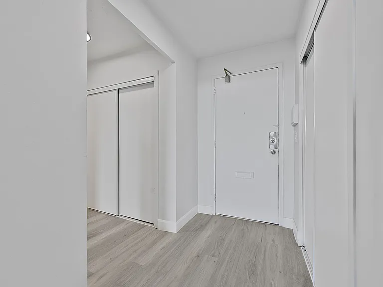 65 Thorncliffe Park Dr #2108 — Photo 2