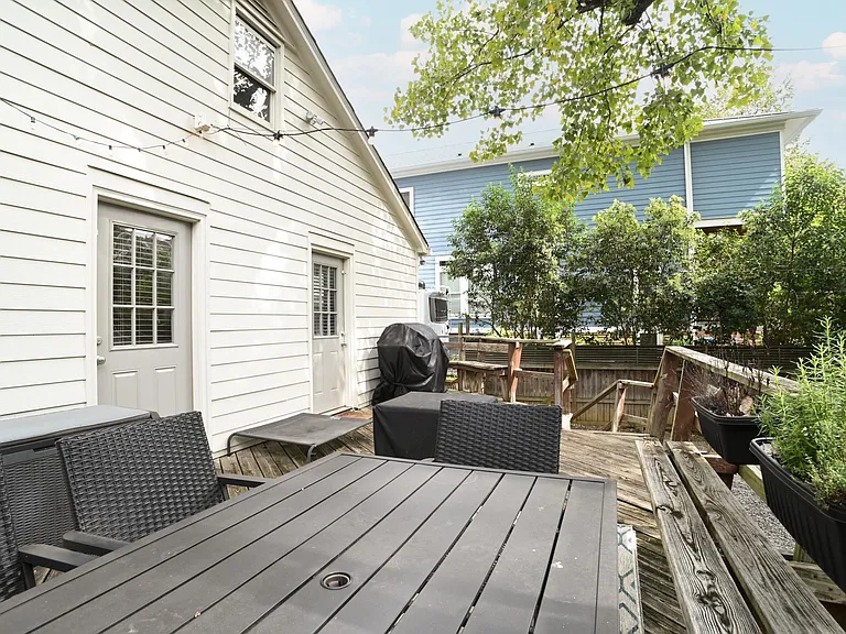 2215 Scott Ave — Photo 6