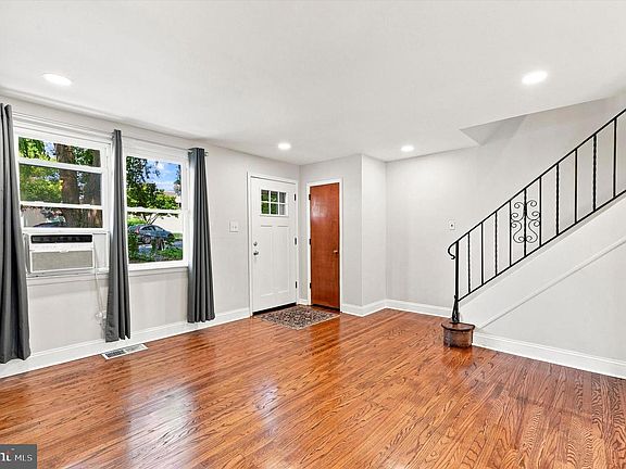 5th image of 327 Greenwood Rd