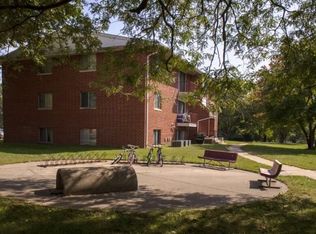 810 S R St, Indianola, IA 50125