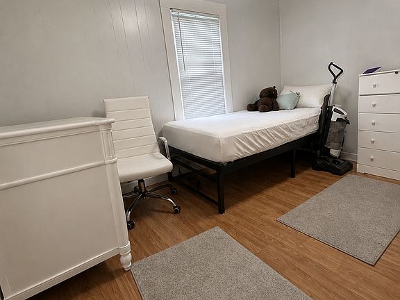 4th image of 332 Burke St #B