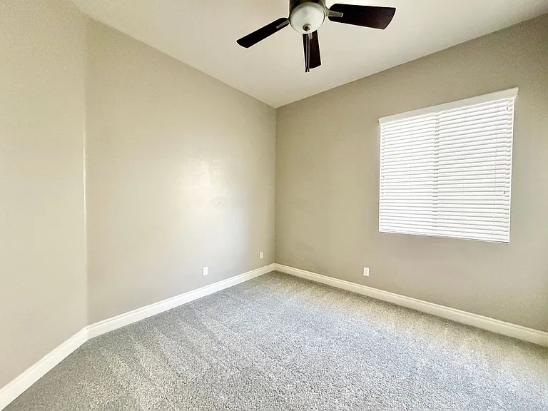 2752 Glen Port St — Photo 31