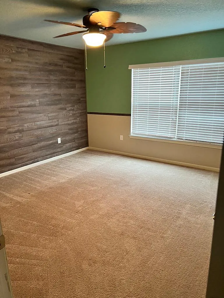 3 bed, 2.5 bath, 2261 sqft, $2,100 — Photo 4