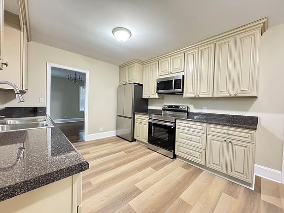 3rd image of 1112 Lakemont Dr