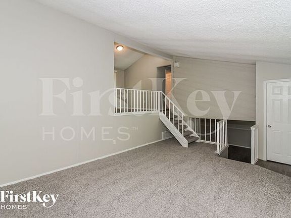 2nd image of 4425 Castle Heights Dr