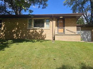 343 S Sycamore Ter, Canton, IL 61520