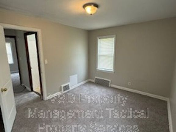 5th image of 906 E 232nd St