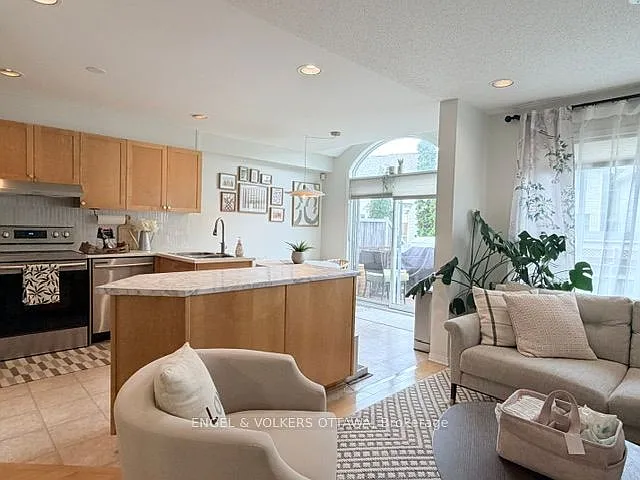 124 Landover Cres — Photo 14