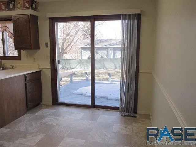 5716 W 56th St — Photo 6
