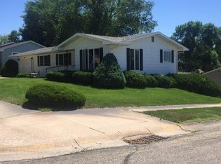 627 N Jackson Ave, Pierre, SD 57501