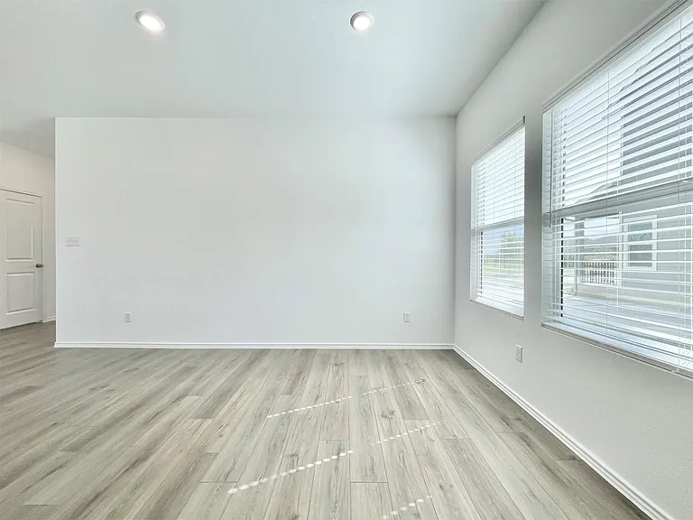 1517 Cobblecrest Ln — Photo 12