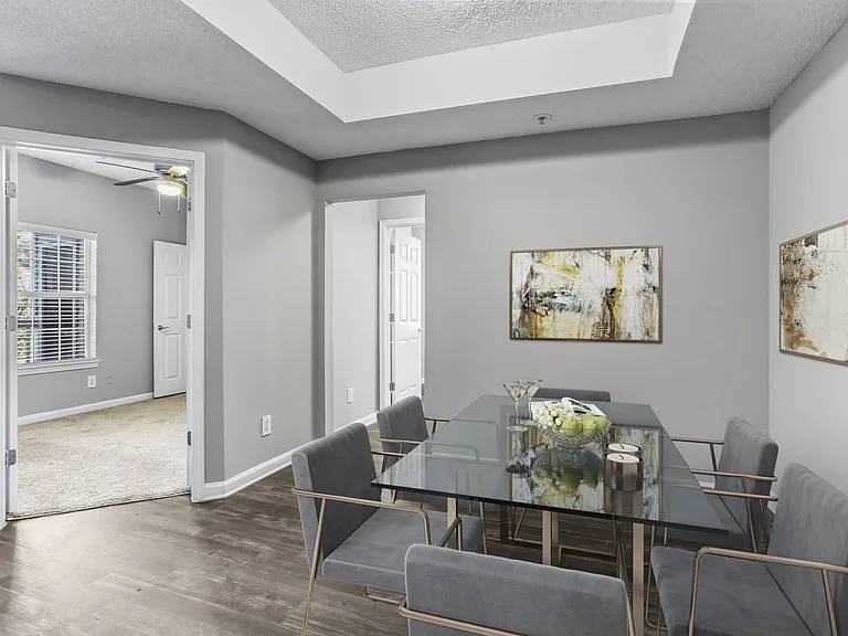 Clover Apartments — Photo 14