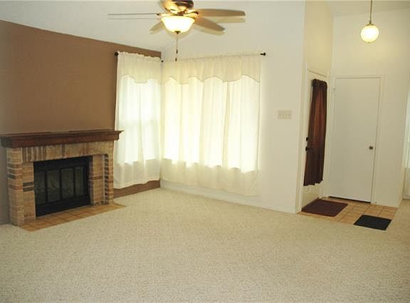 3rd image of 529 Prairie Dell St