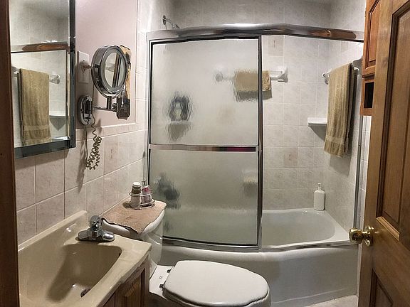 4th image of 50 Foisset Ave