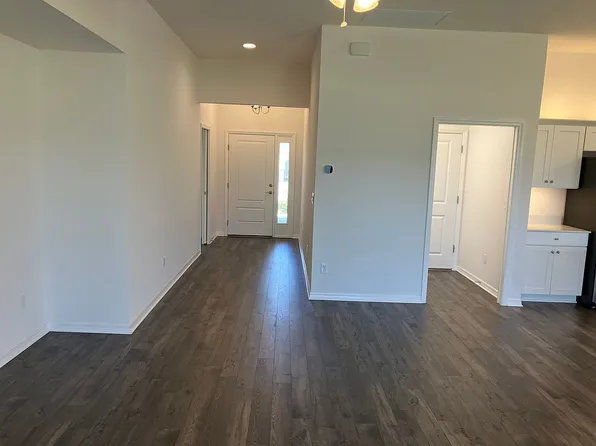 6139 Rawlins Rd, Okahumpka, FL 34762