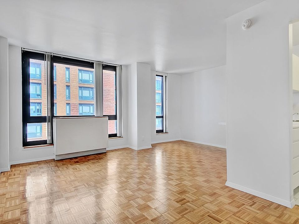 1st image of 1 Irving Pl APT P17h