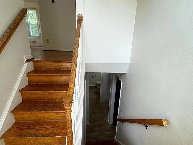 2508 Saint John Pl — Photo 4